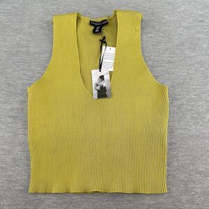 SINCERELY JULES - Women's  Ribbed V- Neck Green Top Size Large  A53